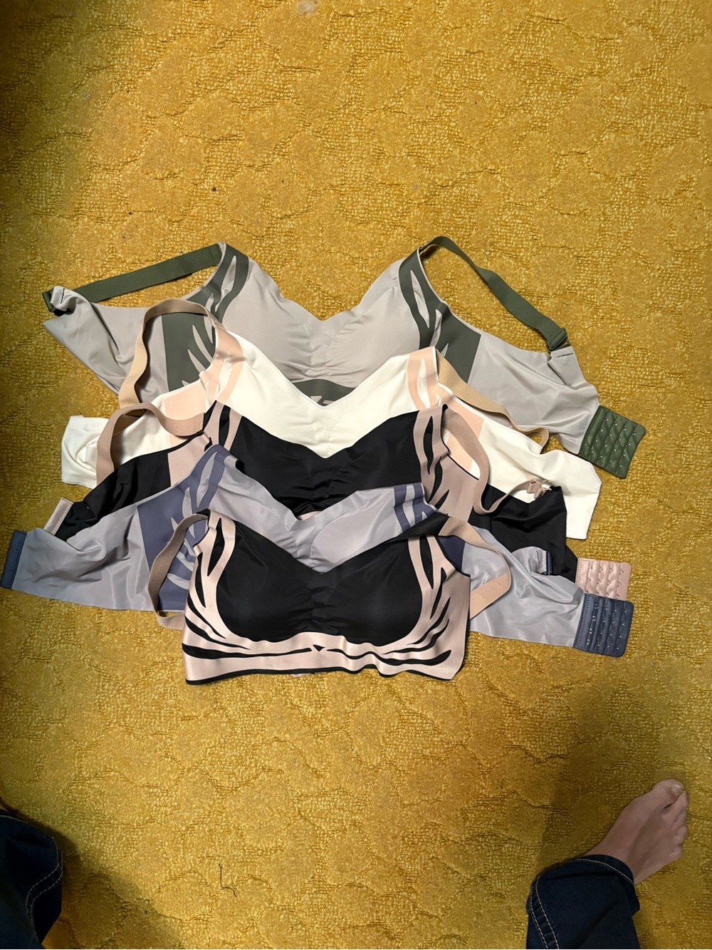 SHEIN Black and Beige Seamless Wirefree Sports Bras - Pack